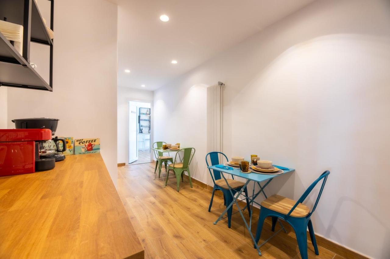 Bed & Breakfast Across The Room — Photos 1